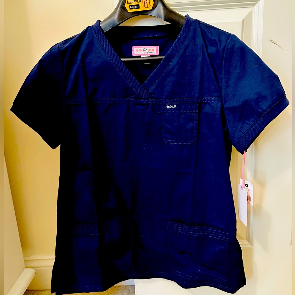 Women’s scrub top